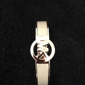 Micheal Kors braclet